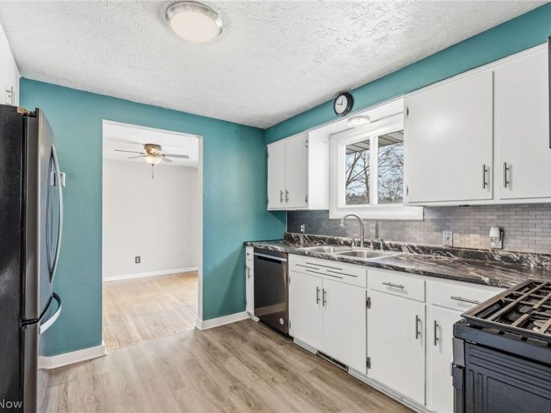 2465 Meadowside Street NW, Massillon, OH 44647 Photo 4