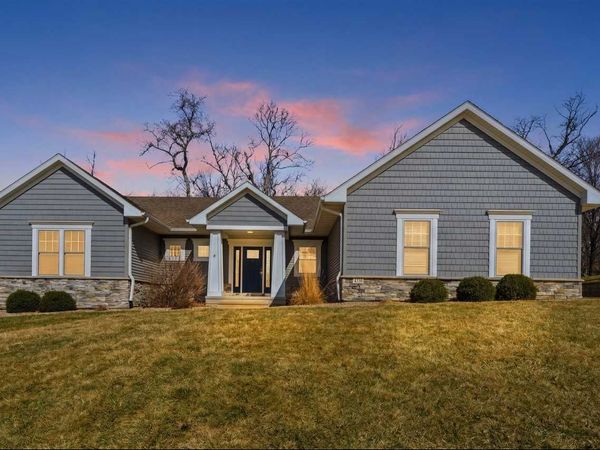 4330 Fawn Hill Ct SE, Cedar Rapids, IA 52403