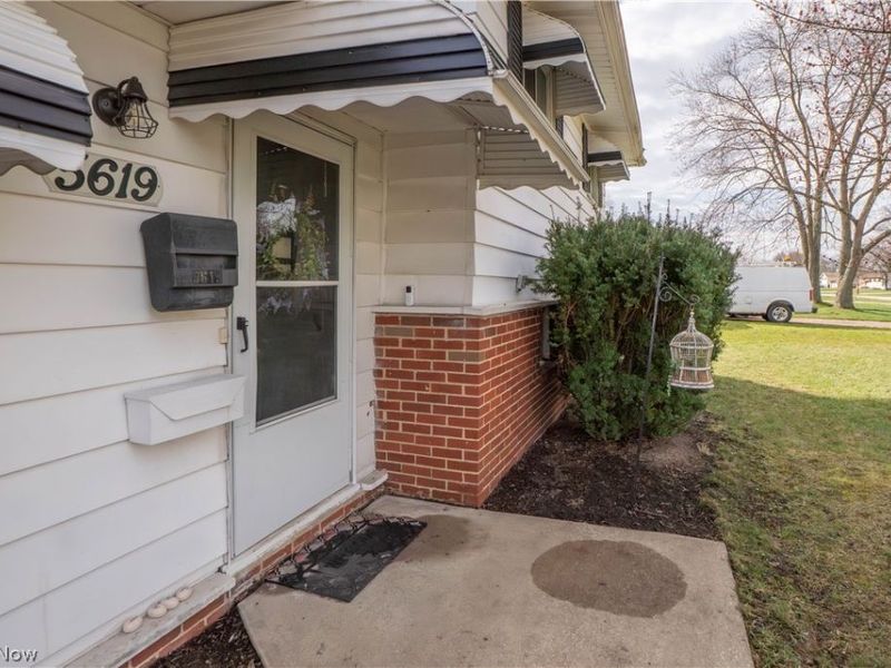 5619 Meadow Lane , Bedford, OH 44146 Photo 3