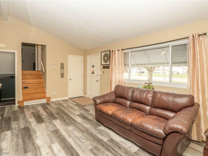 5619 Meadow Lane , Bedford, OH 44146 Photo 5