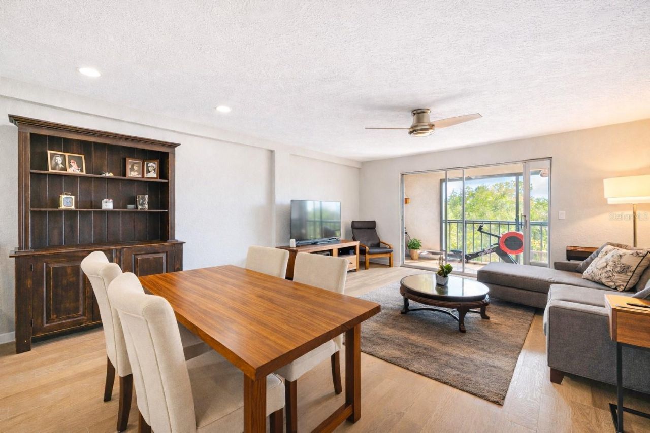 4651 1st Street Ne, Unit 303, Saint Petersburg, FL 33703 Photo