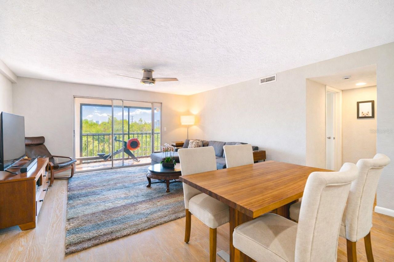 4651 1st Street Ne, Unit 303, Saint Petersburg, FL 33703 Photo