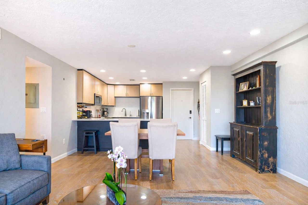 4651 1st Street Ne, Unit 303, Saint Petersburg, FL 33703 Photo