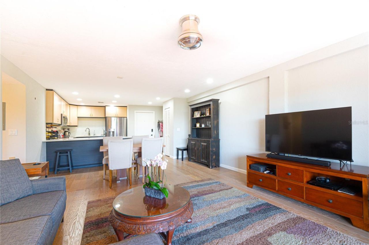 4651 1st Street Ne, Unit 303, Saint Petersburg, FL 33703 Photo