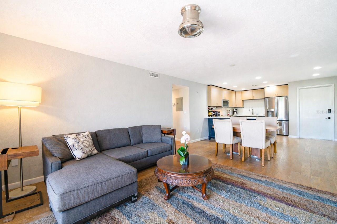 4651 1st Street Ne, Unit 303, Saint Petersburg, FL 33703 Photo