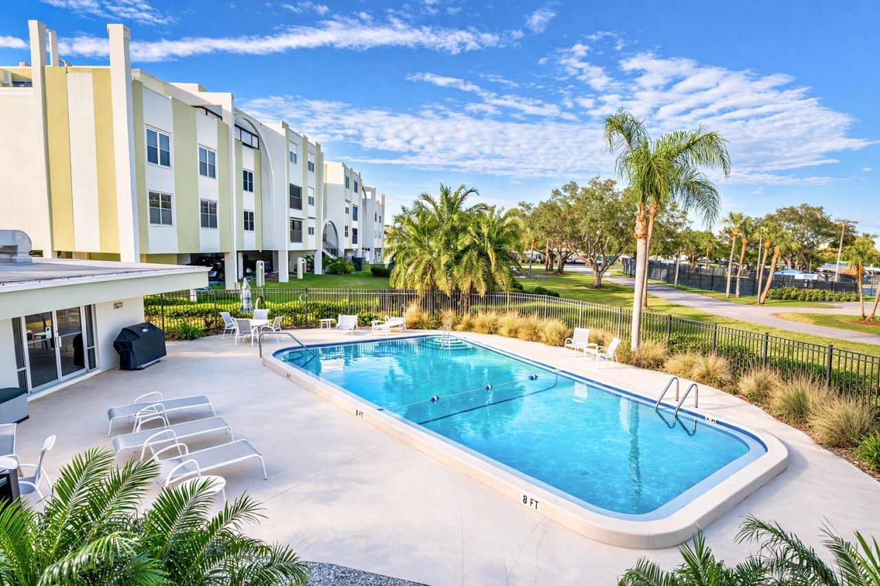 4651 1st Street Ne, Unit 303, Saint Petersburg, FL 33703 Photo