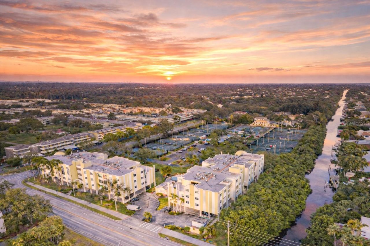 4651 1st Street Ne, Unit 303, Saint Petersburg, FL 33703 Photo