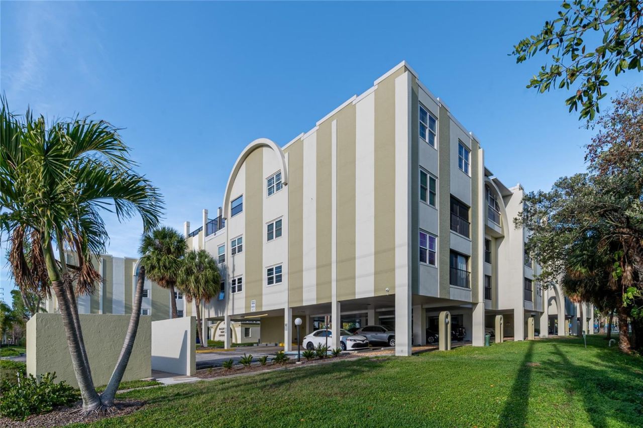 4651 1st Street Ne, Unit 303, Saint Petersburg, FL 33703 Photo