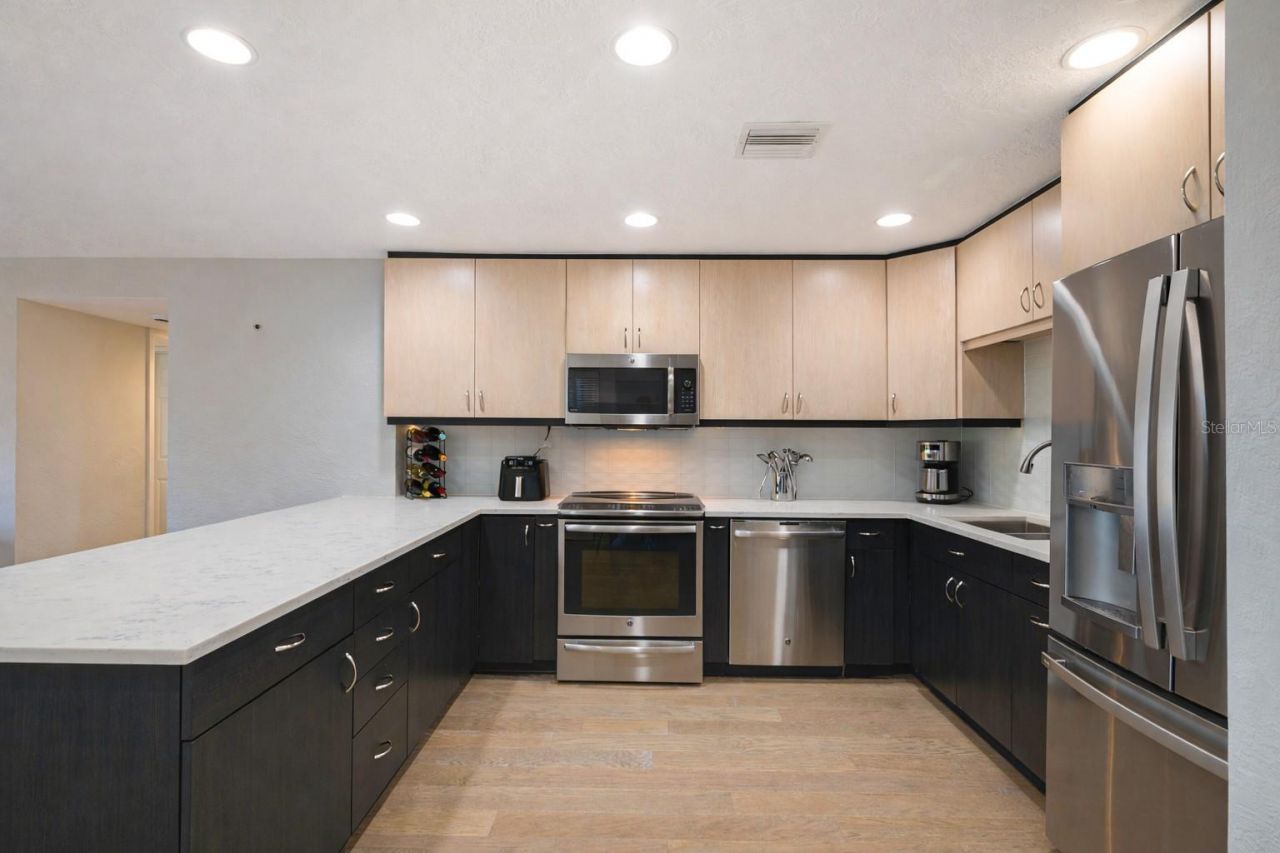 4651 1st Street Ne, Unit 303, Saint Petersburg, FL 33703 Photo