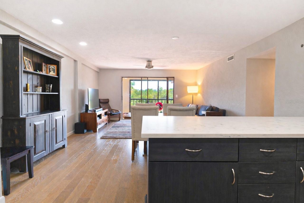 4651 1st Street Ne, Unit 303, Saint Petersburg, FL 33703 Photo