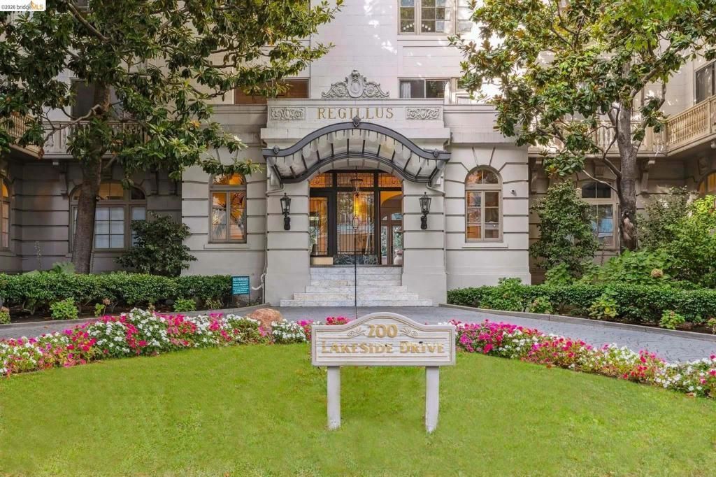 200 Lakeside Dr, Unit 401, Oakland, CA 94612 Main Photo