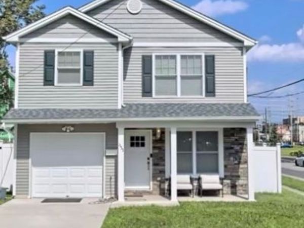 1131 Frank St, Roselle, NJ 07203