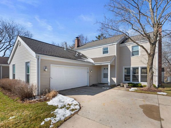 924 Shambliss Lane, Buffalo Grove, IL 60089