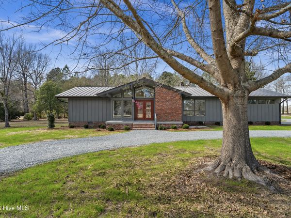 1000 Pine Street, Lake Waccamaw, NC 28450