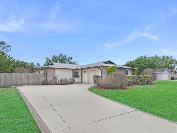 542 NW La Brea Avenue, Port Saint Lucie, FL 34983