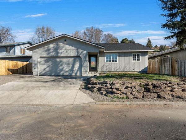 695 NE 8th Street, Prineville, OR 97754