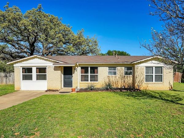 412 Fleming Drive, Hurst, TX 76053