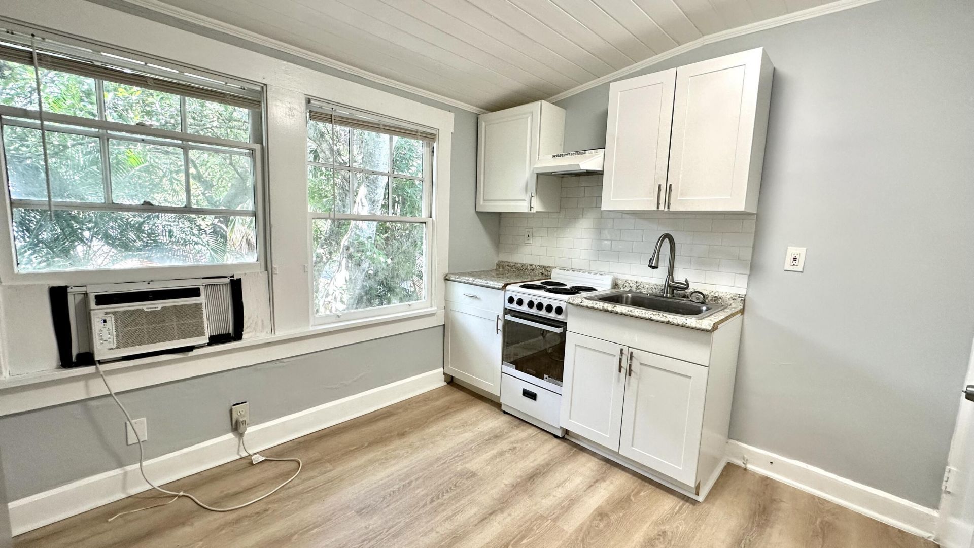 313 S Lakeside Drive, Unit 3, Lake Worth Beach, FL 33460 Photo