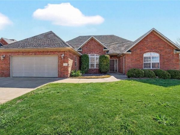 713 SW Brighton Drive, Bentonville, AR 72712