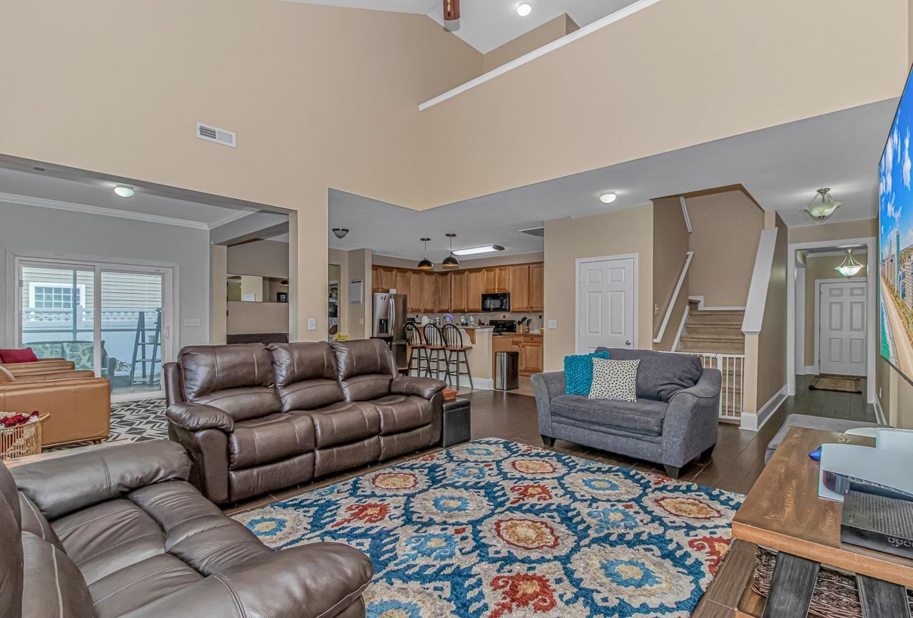 425 Tiburon Dr.  Photo 16