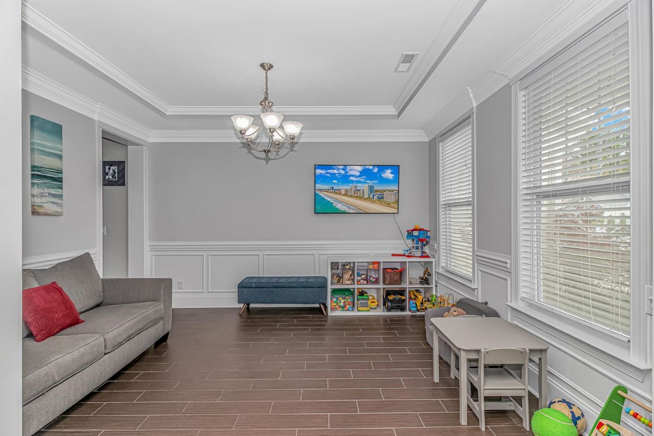 425 Tiburon Dr.  Photo 7