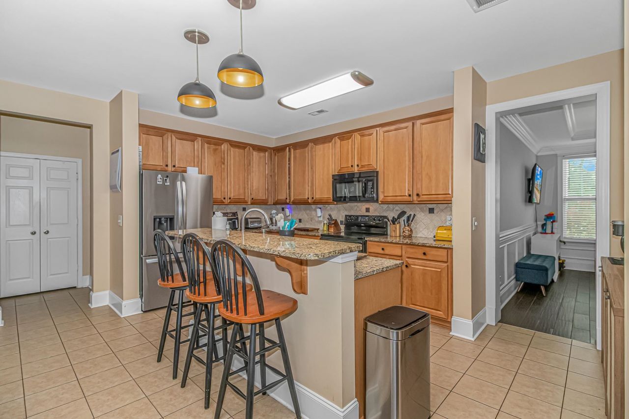 425 Tiburon Dr.  Photo 9