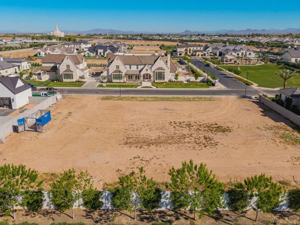 2595 E BLUE SAGE Road, Unit 101A, Gilbert, AZ 85297