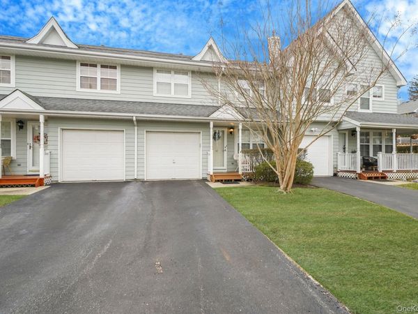 18 Summerfield Circle , Central Islip, NY 11722