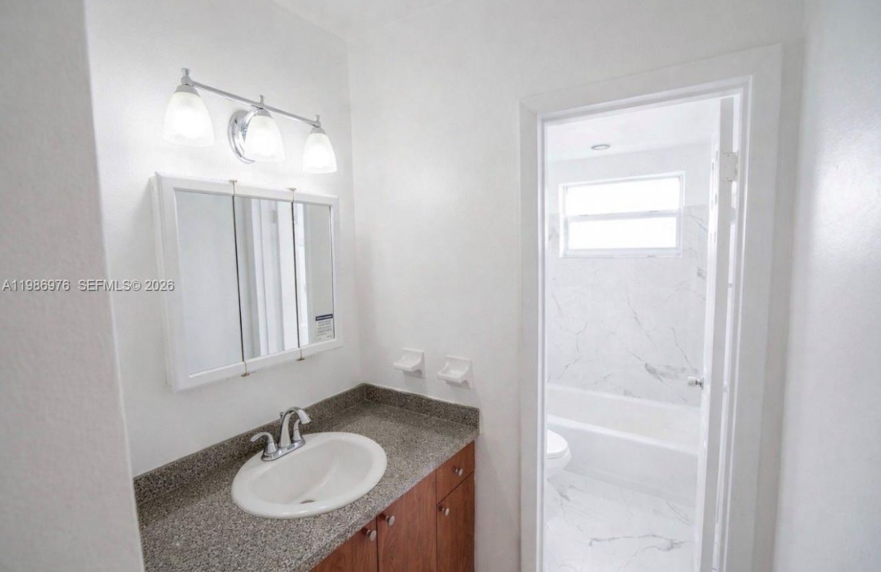 5730 NW 38th St , Unit 4, Virginia Gardens, FL 33166 Photo