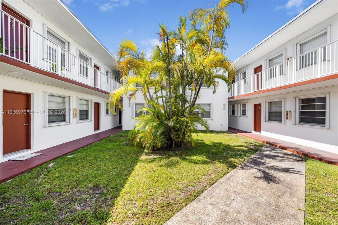 5730 NW 38th St , Unit 4, Virginia Gardens, FL 33166 Photo