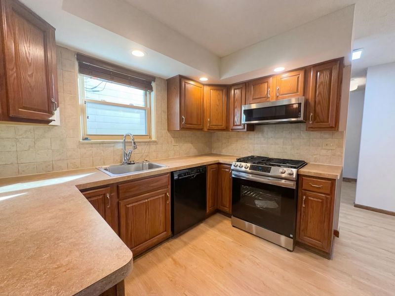 905 Vernon Road, Columbus, OH 43209 Photo 2