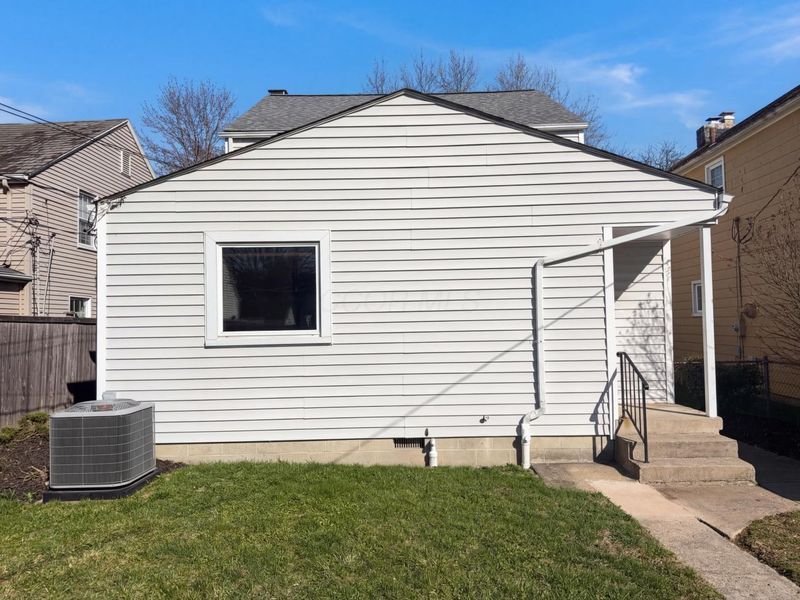 905 Vernon Road, Columbus, OH 43209 Photo 5