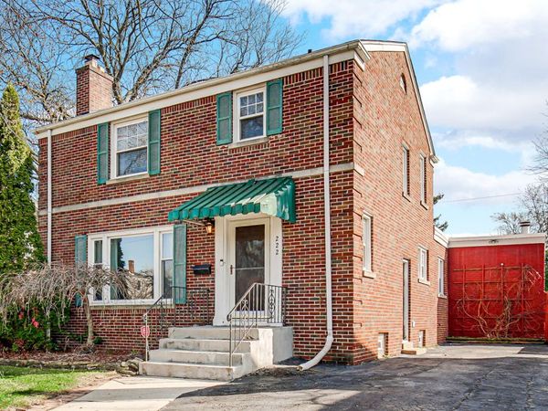 222 Beacon Place, Munster, IN 46321