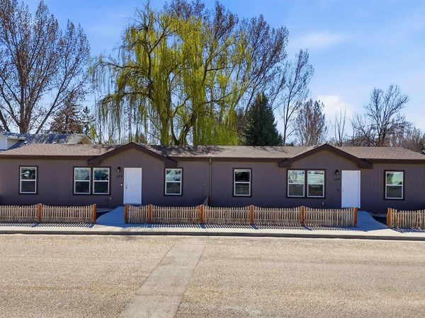 352 & 374 E E Idaho St, Middleton, ID 83644