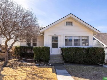 4575 Pacific Street , Omaha, NE 68106