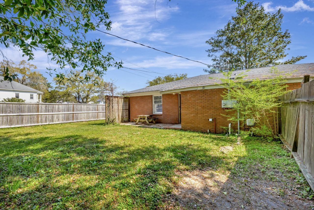 767 Bermuda Street Photo 17