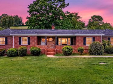 11 AVALON LN, LEXINGTON, VA 24450