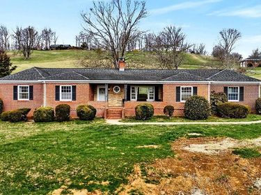 11 AVALON LN, LEXINGTON, VA 24450