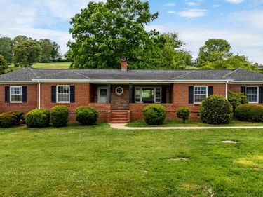 11 AVALON LN, LEXINGTON, VA 24450
