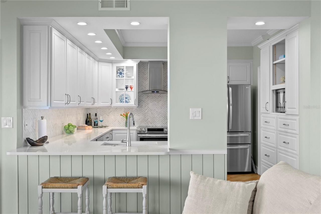 4717 Dolphin Cay Lane S, Unit 202, Saint Petersburg, FL 33711 Photo