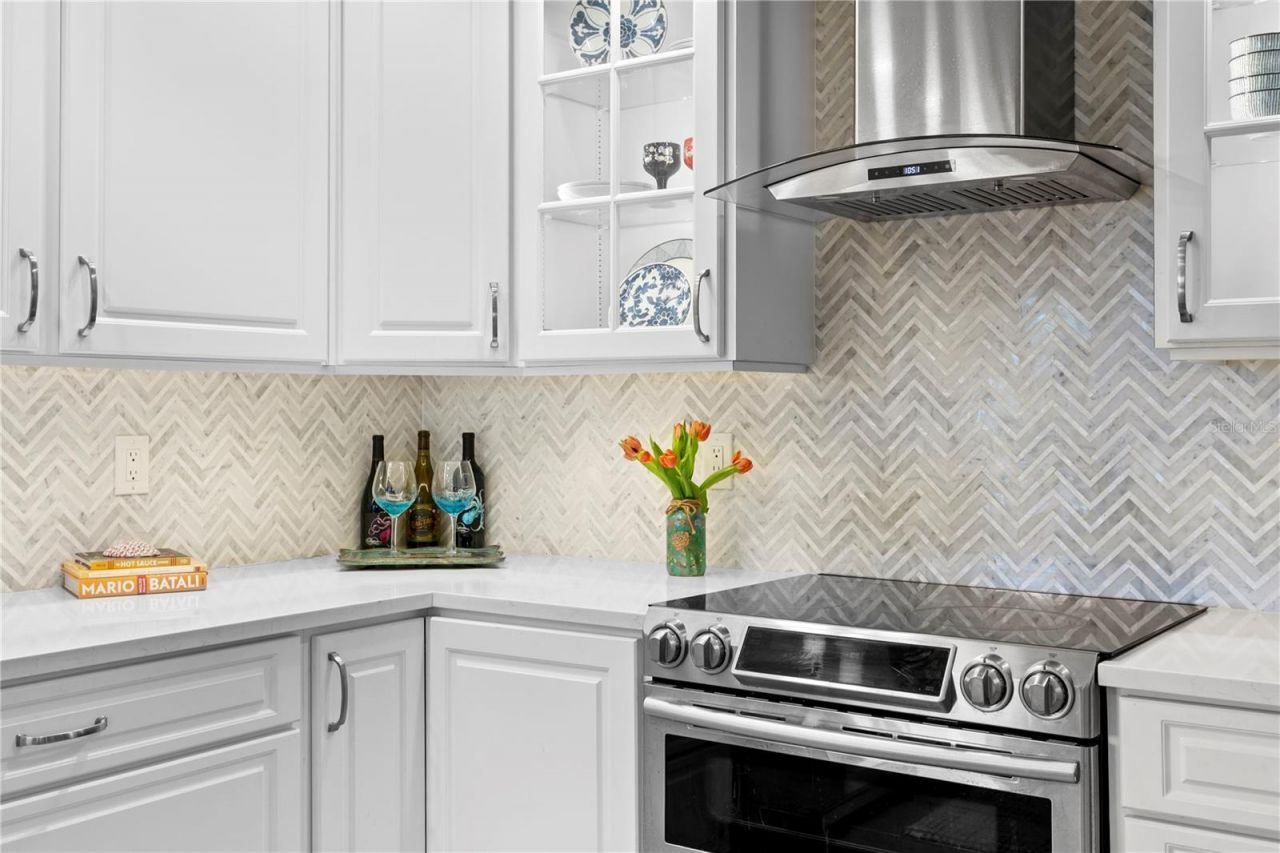 4717 Dolphin Cay Lane S, Unit 202, Saint Petersburg, FL 33711 Photo