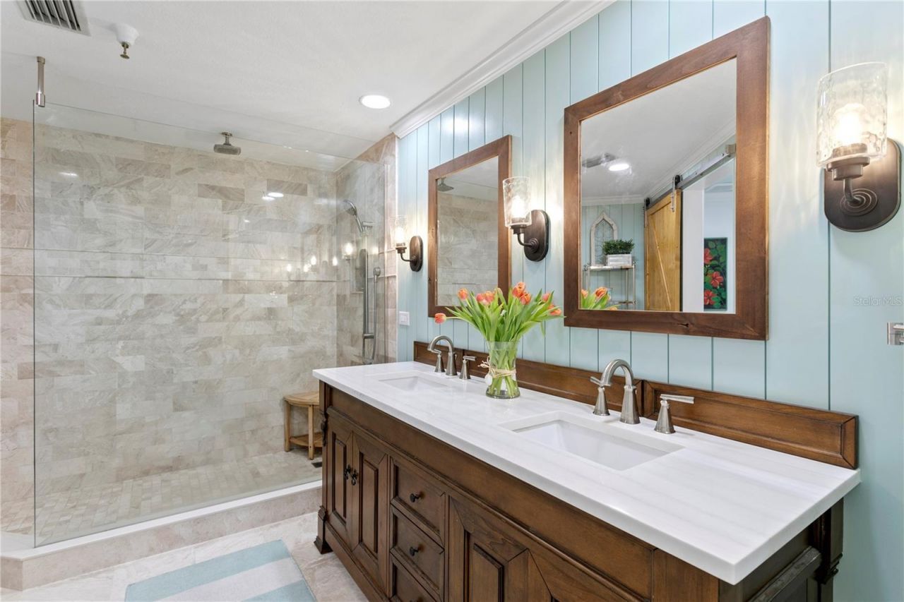 4717 Dolphin Cay Lane S, Unit 202, Saint Petersburg, FL 33711 Photo