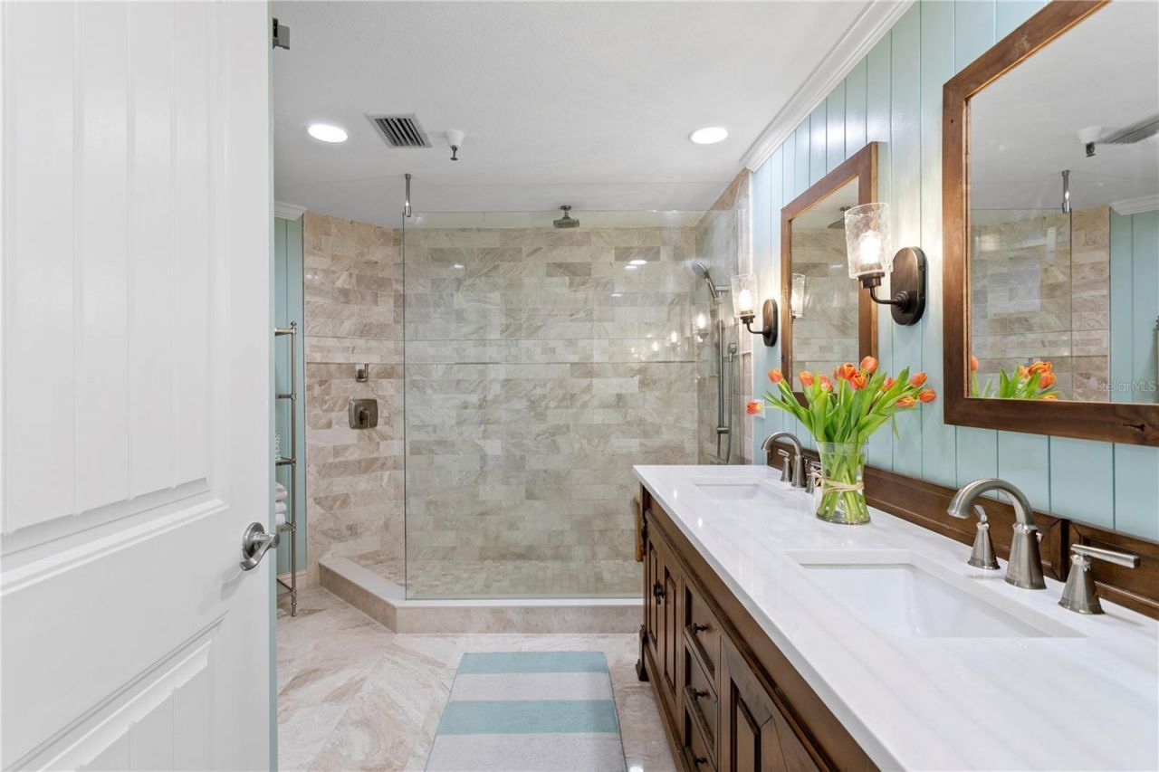 4717 Dolphin Cay Lane S, Unit 202, Saint Petersburg, FL 33711 Photo