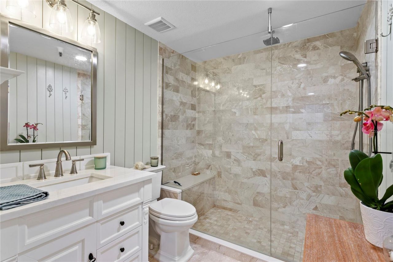 4717 Dolphin Cay Lane S, Unit 202, Saint Petersburg, FL 33711 Photo