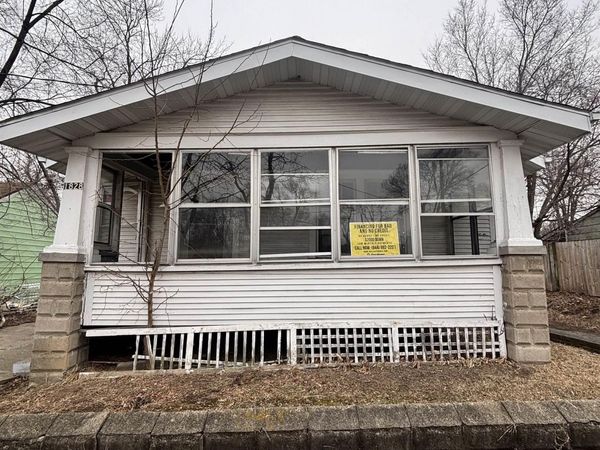 1828 W LATROBE Street, Peoria, IL 61605