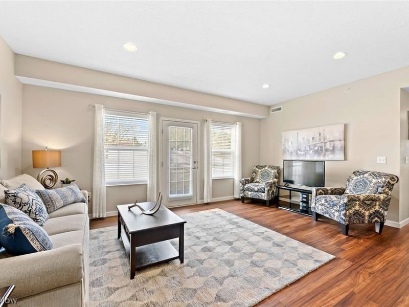 558 Colony Park, Unit 308, Tallmadge, OH 44278 Photo 2