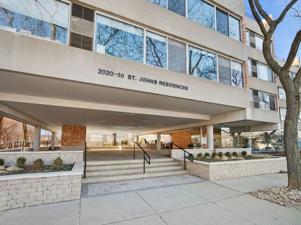 2020 ST. JOHNS Avenue, Unit 208, Highland Park, IL 60035