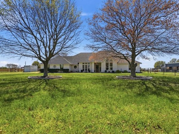 333 Meadow Crest Road, Fort Worth, TX 76108