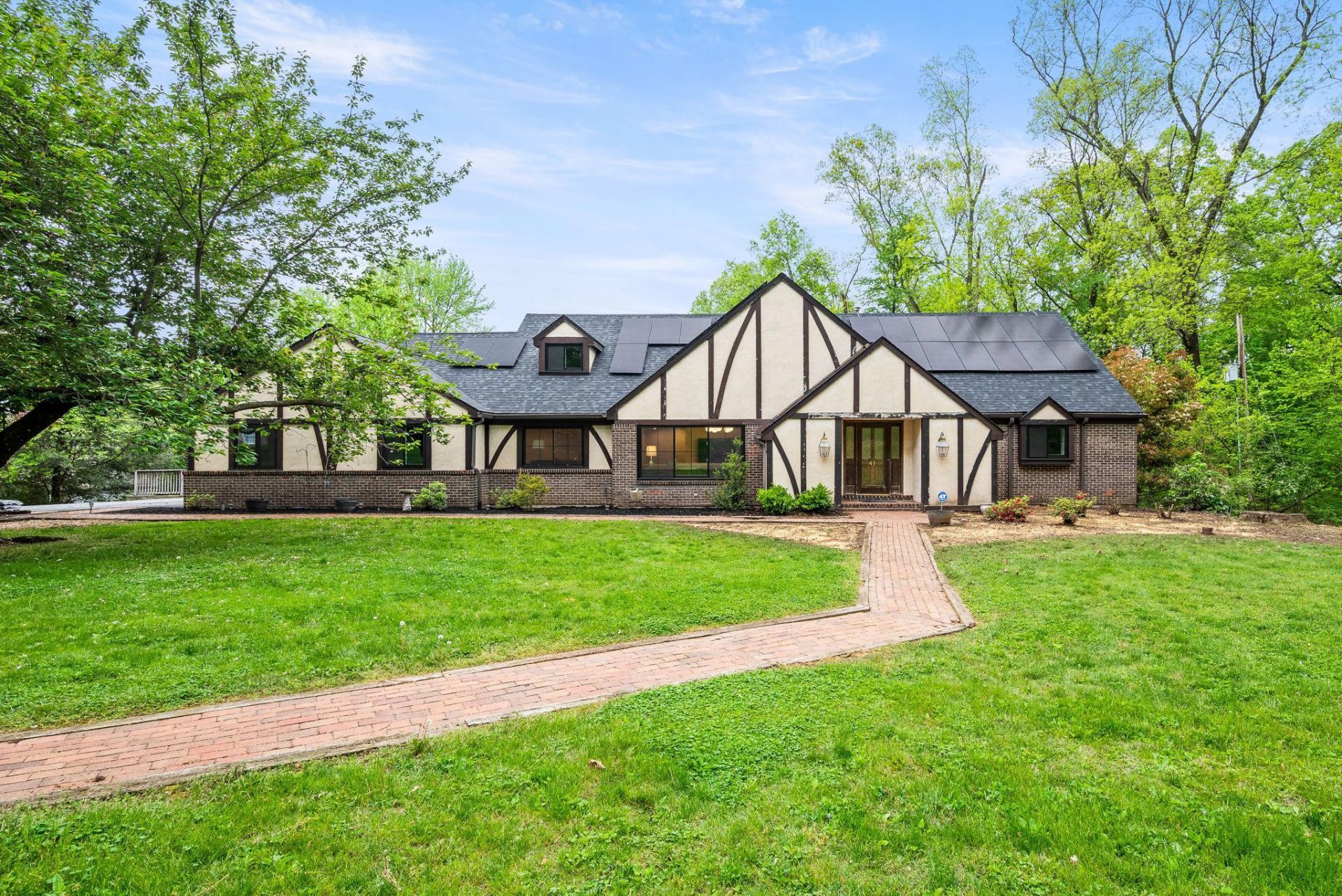 41 DEVON DRIVE, READING, PA 19606