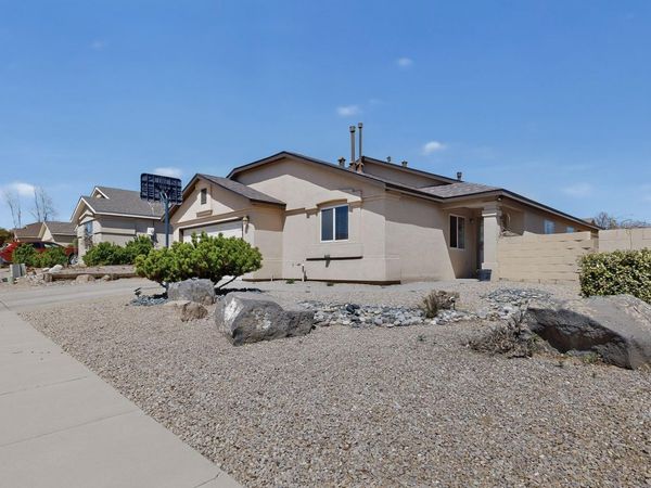 5715 Aida Road NW, Albuquerque, NM 87114